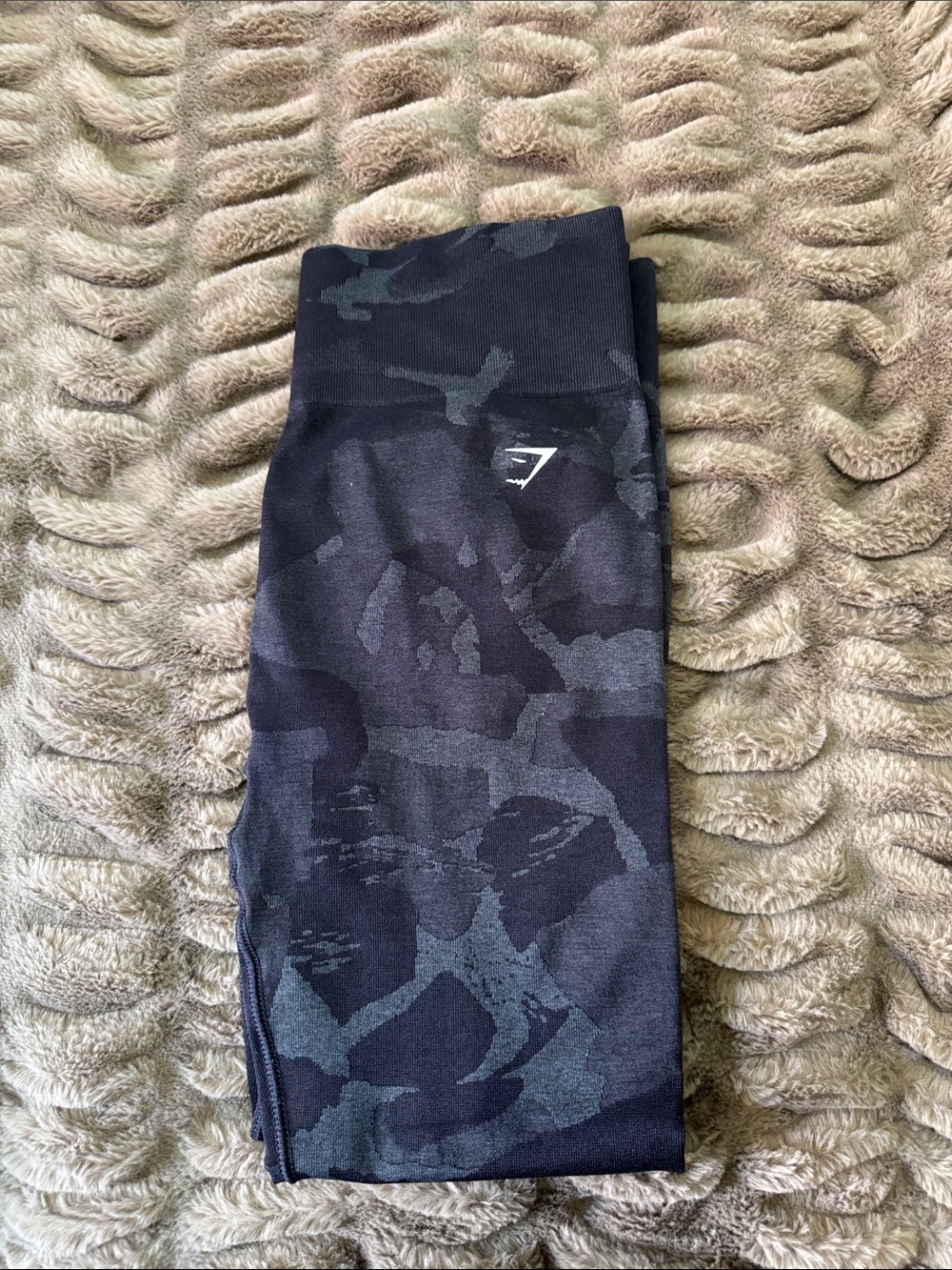 Gymshark Black Camo Women’s Leggings - Picture 3 of 3
